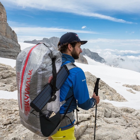 POWERTRAVELLER EXTREME SOLAR PORTABLE SOLAR CHARGER COMPACT & LIGHTWEIGHT - NIB - Picture 9 of 13